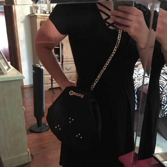 🆕 🌟LAST ONE🌟Studded black bucket style handbag - Picture 3 of 3